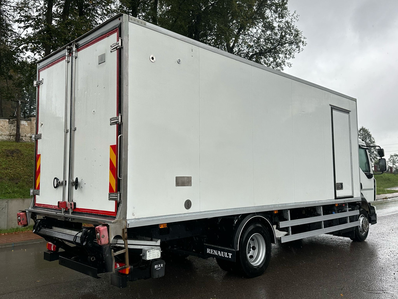 RENAULT D 14 / 240 / CHŁODNIA / WINDA / 16 EUROPALET / 6.7 M DŁUGOŚCI / BI-TEMPERATURA / CARRIER SUPRA 850 - משאית קירור: תמונה 3 RENAULT D 14 / 240 / CHŁODNIA / WINDA / 16 EUROPALET / 6.7 M DŁUGOŚCI / BI-TEMPERATURA / CARRIER SUPRA 850 - משאית קירור: תמונה 3