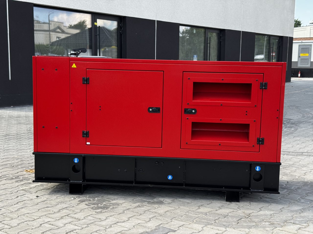 IVECO 80 kVA / 65 kW - ערכת גנרטורים: תמונה 4 IVECO 80 kVA / 65 kW - ערכת גנרטורים: תמונה 4
