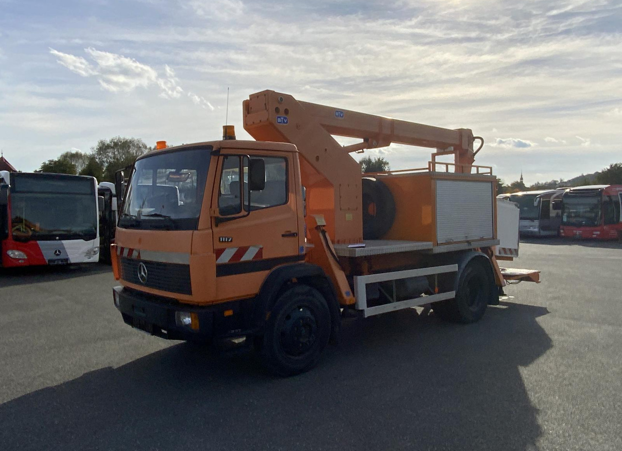 Mercedes-Benz 1117 - פלטפורמה אווירית מותקנת על משאית: תמונה 2 Mercedes-Benz 1117 - פלטפורמה אווירית מותקנת על משאית: תמונה 2
