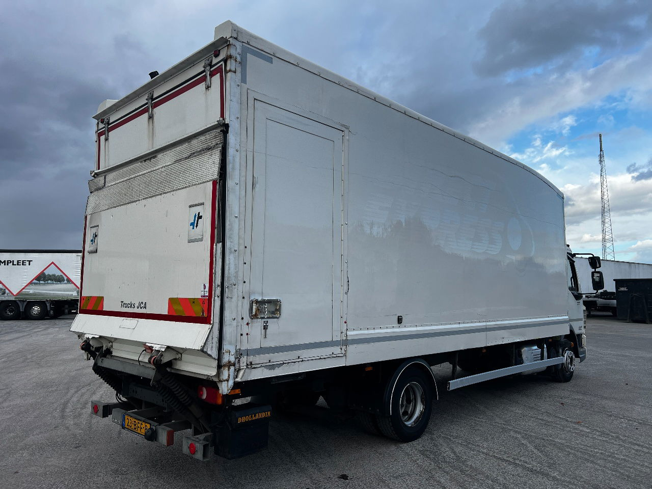 DAF LF 210 Euro 6, 12Ton - משאית תיבה: תמונה 3 DAF LF 210 Euro 6, 12Ton - משאית תיבה: תמונה 3