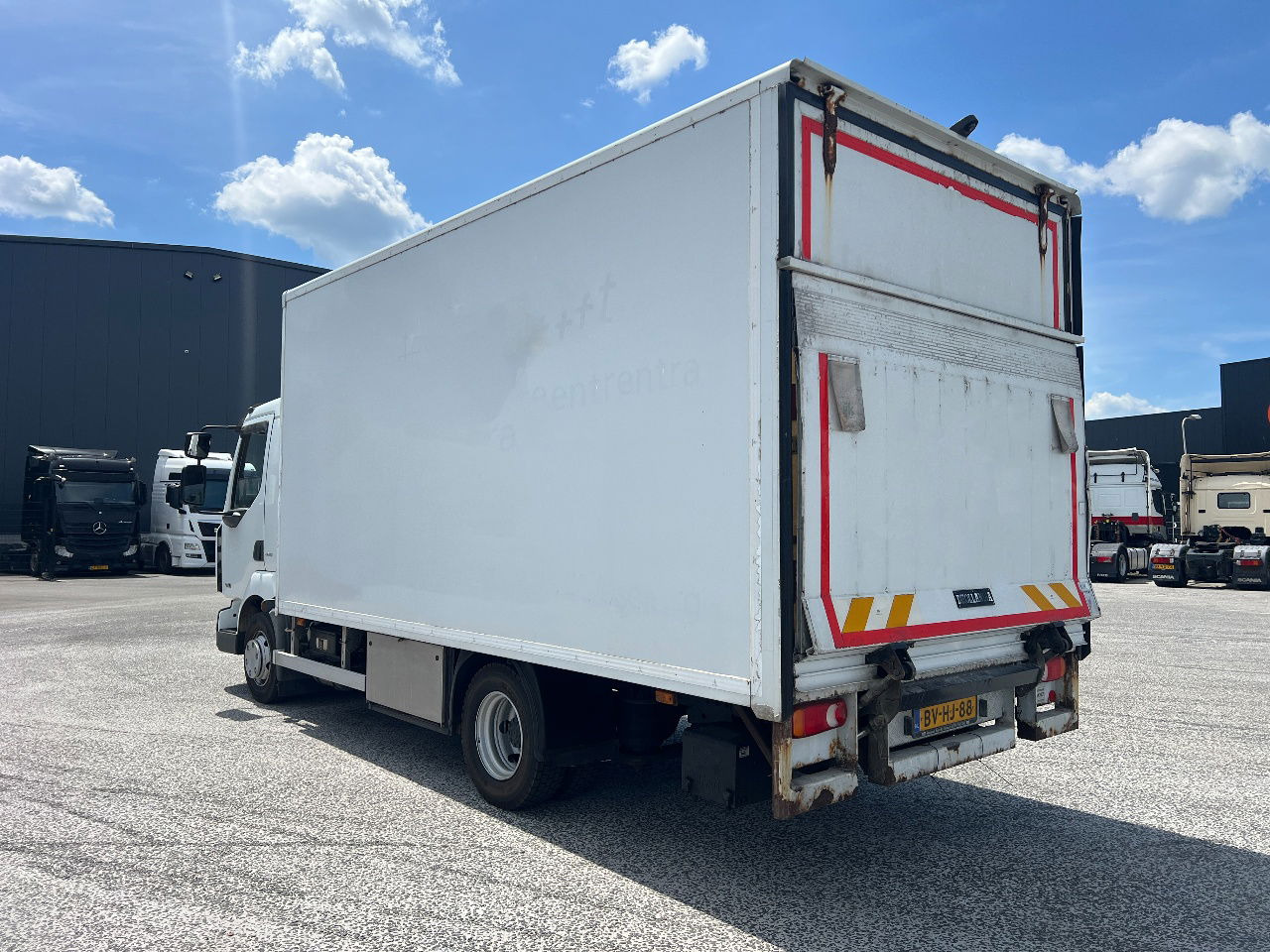 Renault Midliner 160 Manual - משאית תיבה: תמונה 4 Renault Midliner 160 Manual - משאית תיבה: תמונה 4