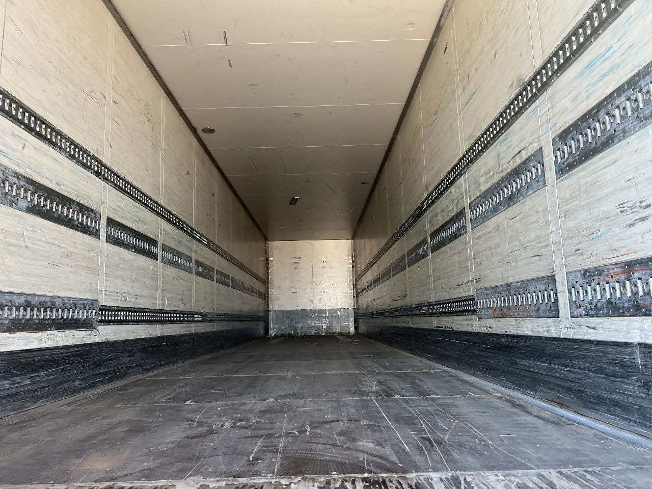 Schmitz Cargobull Isoliert koffer, SAF achsen - סמיטריילר איזותרמי: תמונה 5 Schmitz Cargobull Isoliert koffer, SAF achsen - סמיטריילר איזותרמי: תמונה 5