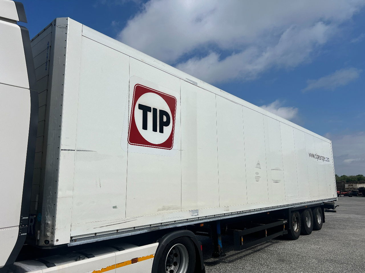 Schmitz Cargobull Isoliert koffer, SAF achsen - סמיטריילר בתיבה סגורה: תמונה 1 Schmitz Cargobull Isoliert koffer, SAF achsen - סמיטריילר בתיבה סגורה: תמונה 1