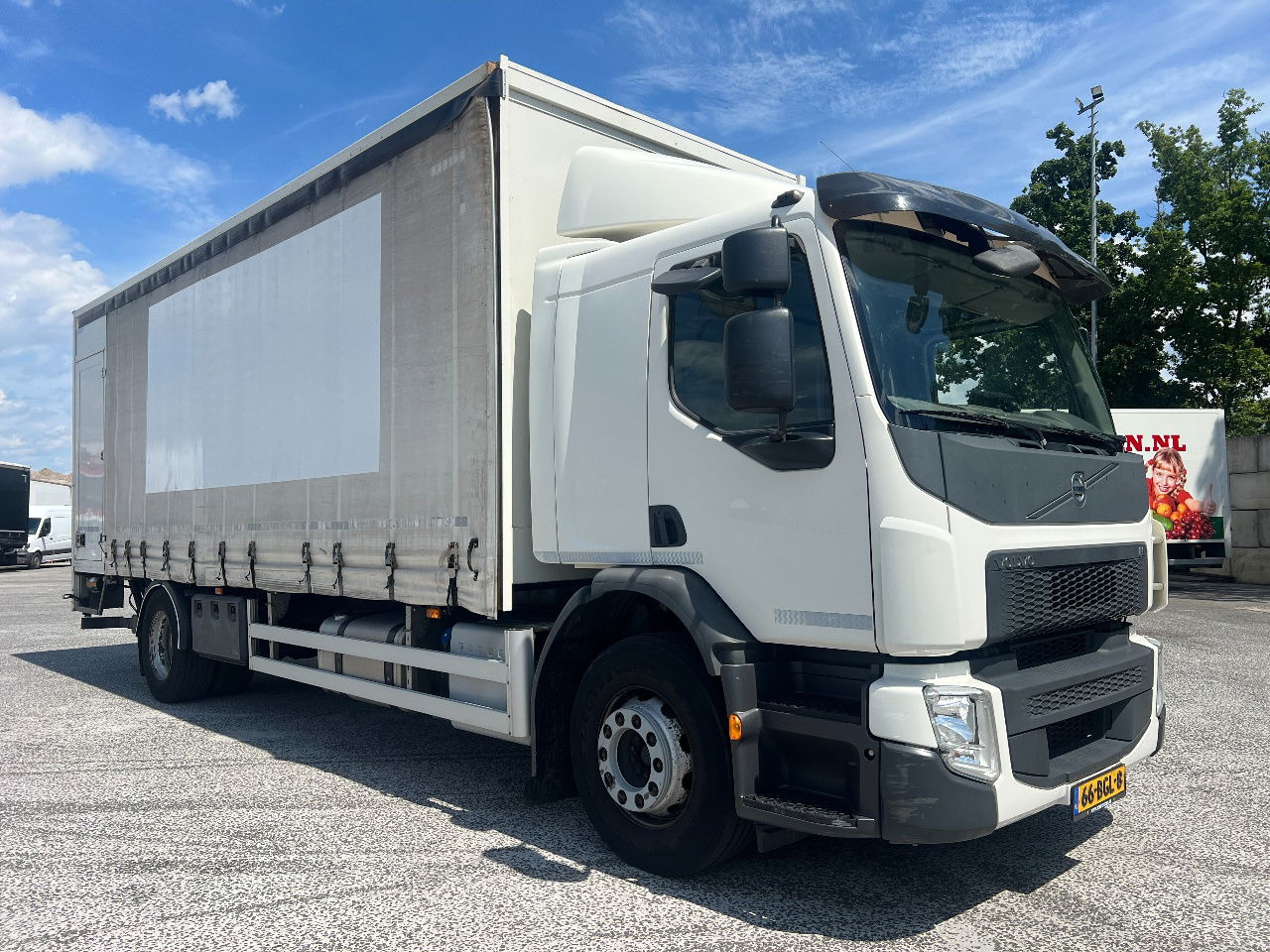Volvo FE 250 Euro 6, 19T - משאית וילונות צד: תמונה 2 Volvo FE 250 Euro 6, 19T - משאית וילונות צד: תמונה 2