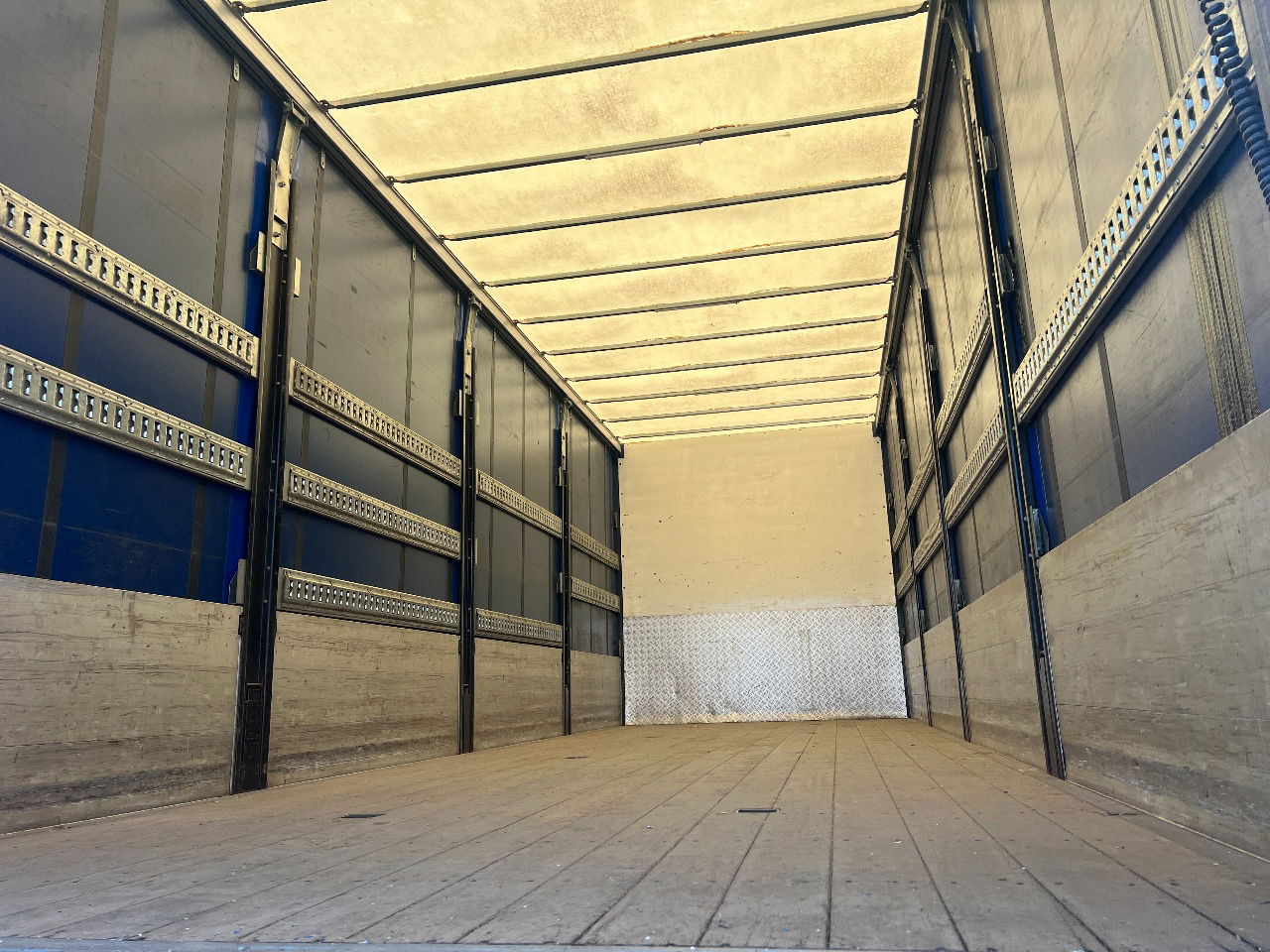 Volvo FM 9.300 Bordwanden, Euro 5 - משאית וילונות צד: תמונה 5 Volvo FM 9.300 Bordwanden, Euro 5 - משאית וילונות צד: תמונה 5