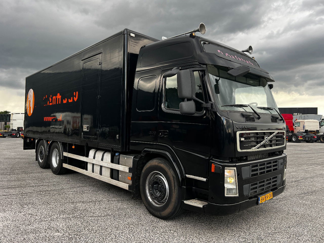 Volvo FM 9.300 Globe 6x2, Euro 5 - משאית תיבה: תמונה 2 Volvo FM 9.300 Globe 6x2, Euro 5 - משאית תיבה: תמונה 2