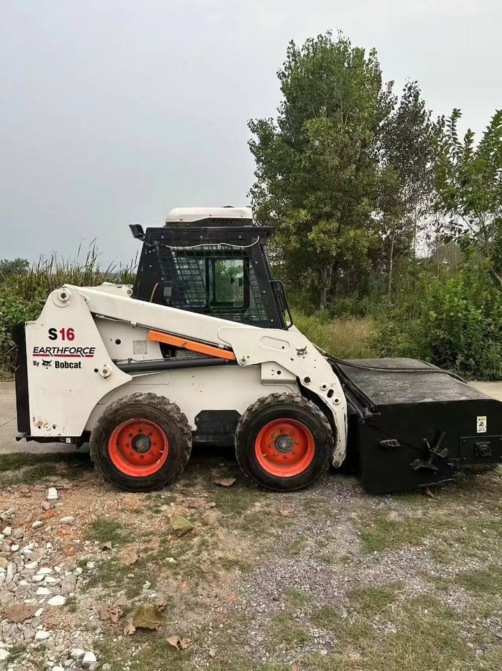 Bobcat S 16 - מעמיס היגוי החלקה: תמונה 5 Bobcat S 16 - מעמיס היגוי החלקה: תמונה 5