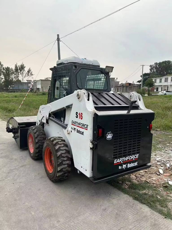 Bobcat S 16 - מעמיס היגוי החלקה: תמונה 4 Bobcat S 16 - מעמיס היגוי החלקה: תמונה 4