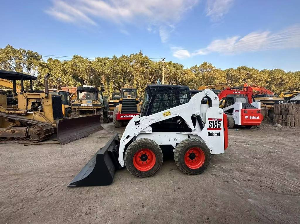 Bobcat S 185 - מעמיס היגוי החלקה: תמונה 5 Bobcat S 185 - מעמיס היגוי החלקה: תמונה 5