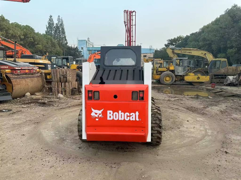 Bobcat S 185 - מעמיס היגוי החלקה: תמונה 2 Bobcat S 185 - מעמיס היגוי החלקה: תמונה 2
