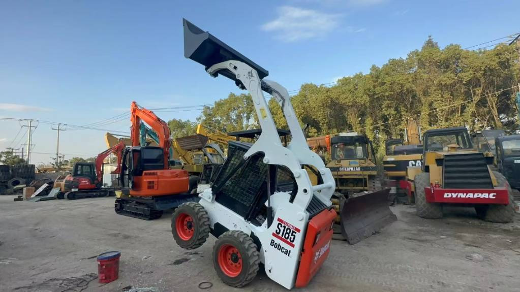 Bobcat S 185 - מעמיס היגוי החלקה: תמונה 4 Bobcat S 185 - מעמיס היגוי החלקה: תמונה 4