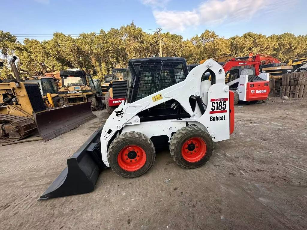Bobcat S 185 - מעמיס היגוי החלקה: תמונה 3 Bobcat S 185 - מעמיס היגוי החלקה: תמונה 3