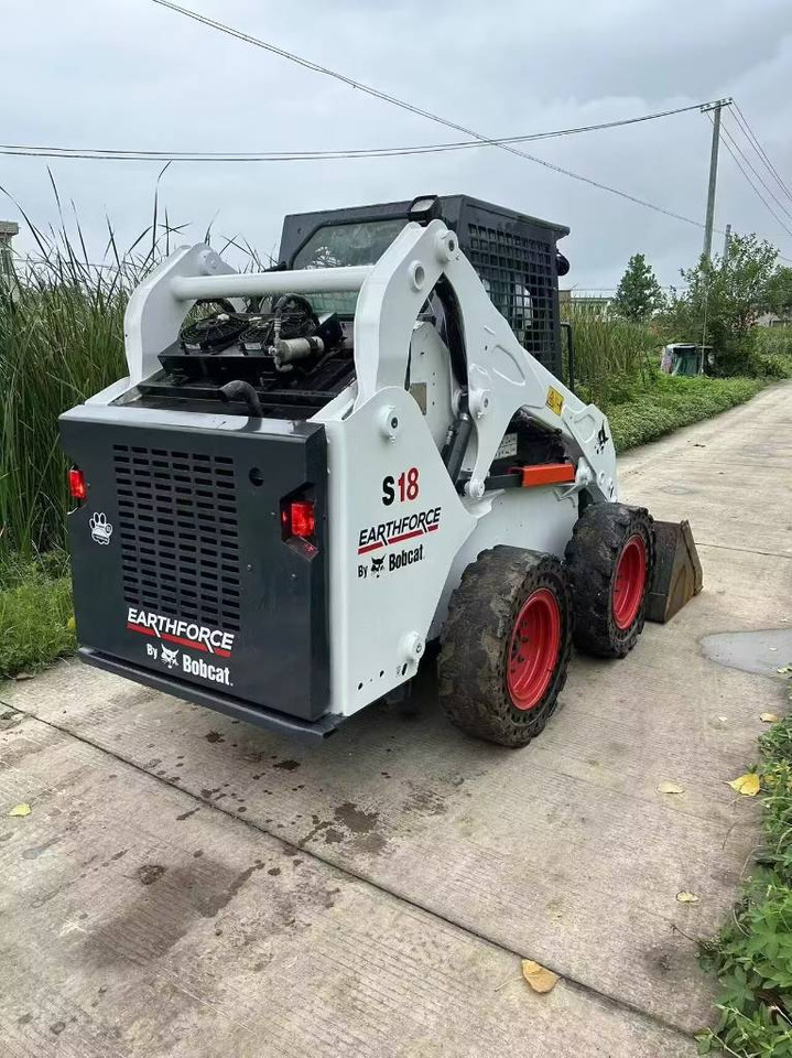 Bobcat S 18 - מעמיס היגוי החלקה: תמונה 1 Bobcat S 18 - מעמיס היגוי החלקה: תמונה 1