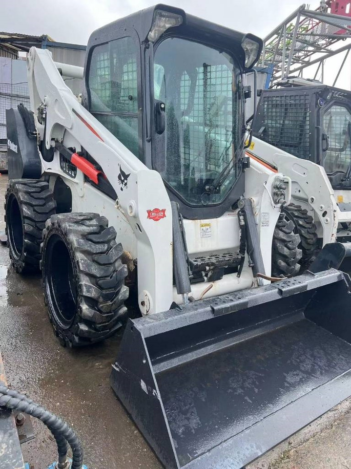 Bobcat S 450 - מעמיס היגוי החלקה: תמונה 5 Bobcat S 450 - מעמיס היגוי החלקה: תמונה 5