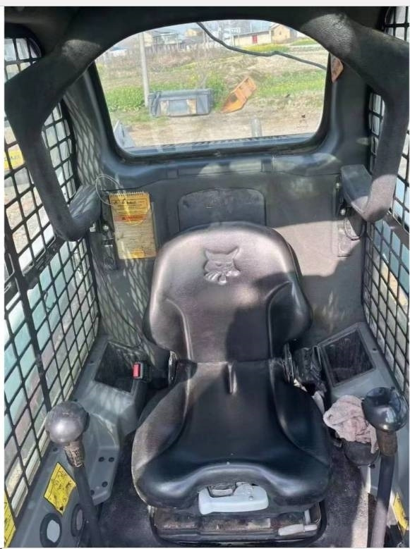 Bobcat S550 - מעמיס היגוי החלקה: תמונה 5 Bobcat S550 - מעמיס היגוי החלקה: תמונה 5