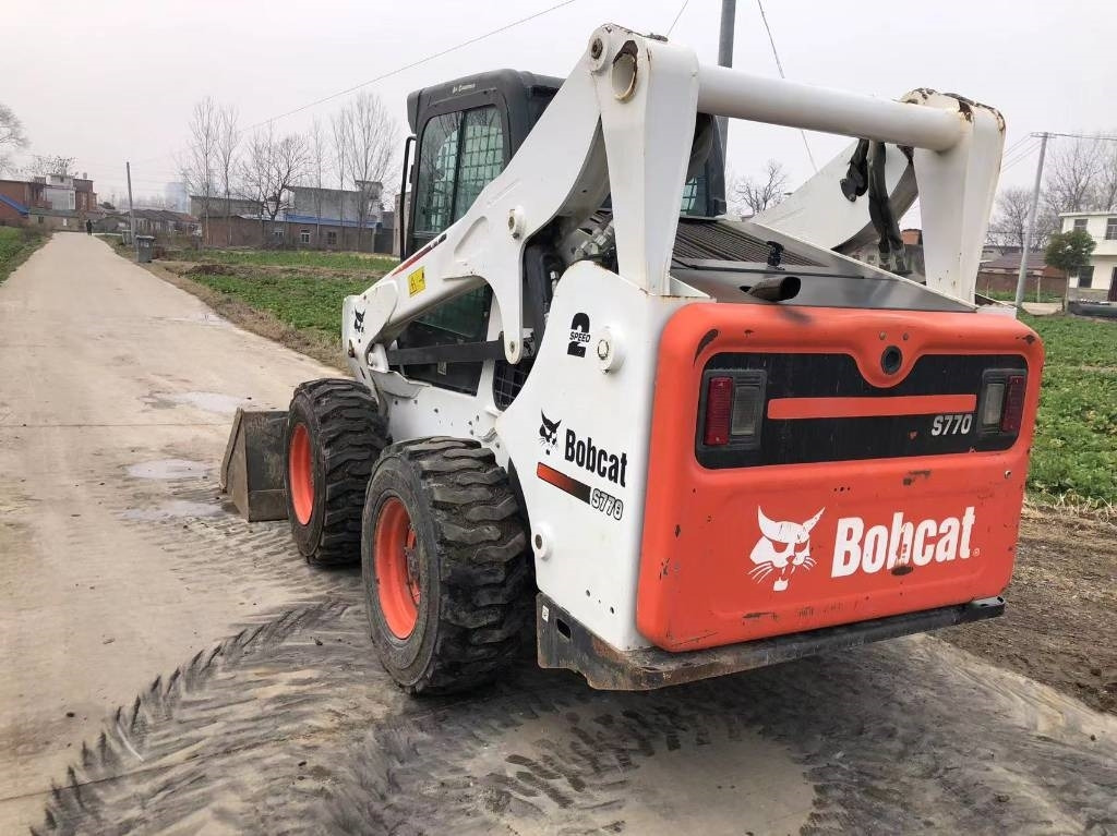 Bobcat T 770 - מעמיס היגוי החלקה: תמונה 2 Bobcat T 770 - מעמיס היגוי החלקה: תמונה 2