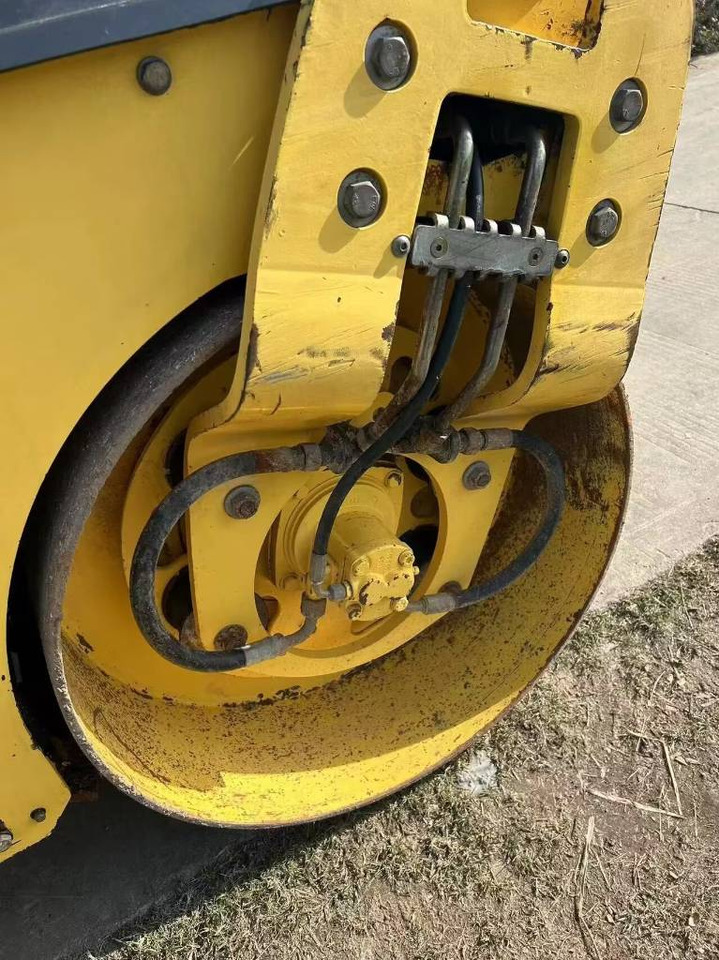 Bomag BW 100 AD - רולר כביש: תמונה 5 Bomag BW 100 AD - רולר כביש: תמונה 5