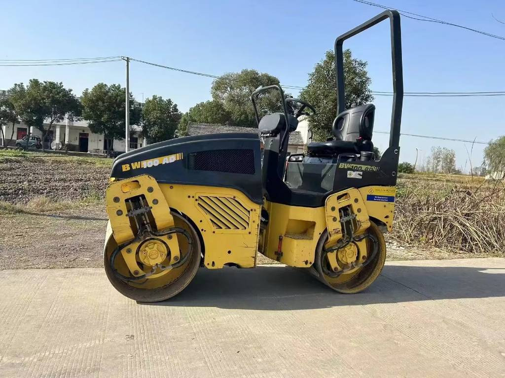 Bomag BW 100 AD - רולר כביש: תמונה 1 Bomag BW 100 AD - רולר כביש: תמונה 1
