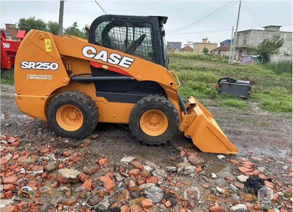 CASE SR 250 - מעמיס היגוי החלקה: תמונה 1 CASE SR 250 - מעמיס היגוי החלקה: תמונה 1