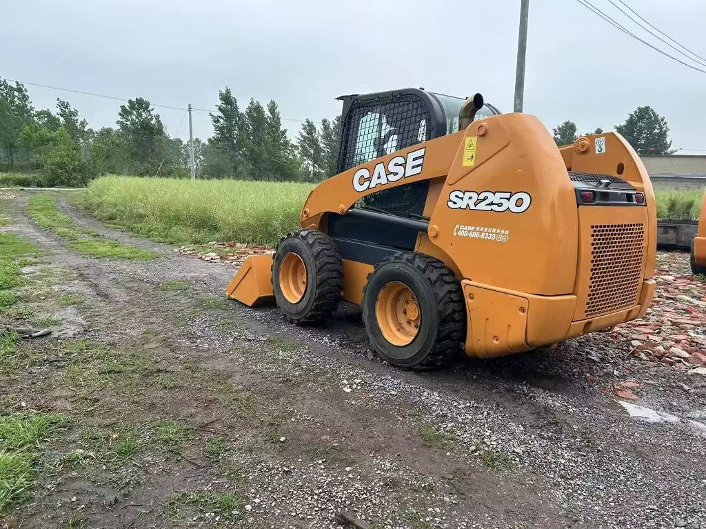 CASE SR 250 - מעמיס היגוי החלקה: תמונה 5 CASE SR 250 - מעמיס היגוי החלקה: תמונה 5