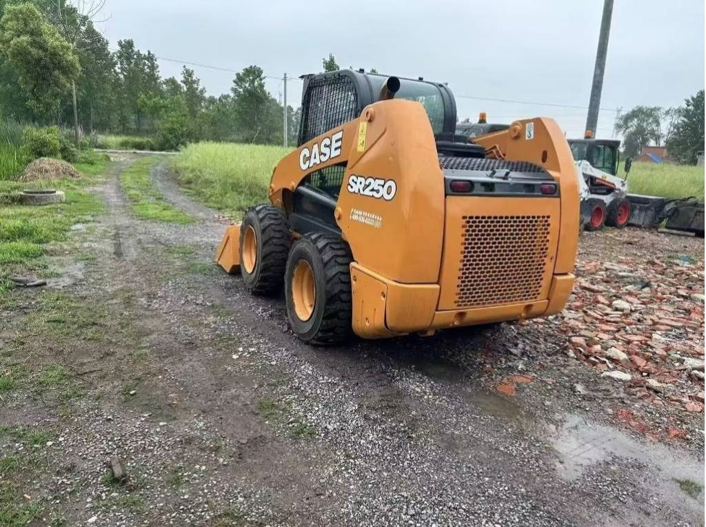 CASE SR 250 - מעמיס היגוי החלקה: תמונה 5 CASE SR 250 - מעמיס היגוי החלקה: תמונה 5
