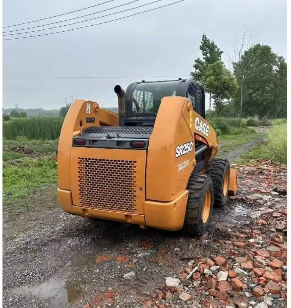 CASE SR 250 - מעמיס היגוי החלקה: תמונה 4 CASE SR 250 - מעמיס היגוי החלקה: תמונה 4