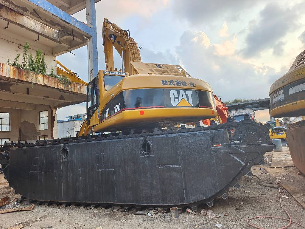 CAT 320 C - מחפר אמפיבי: תמונה 3 CAT 320 C - מחפר אמפיבי: תמונה 3