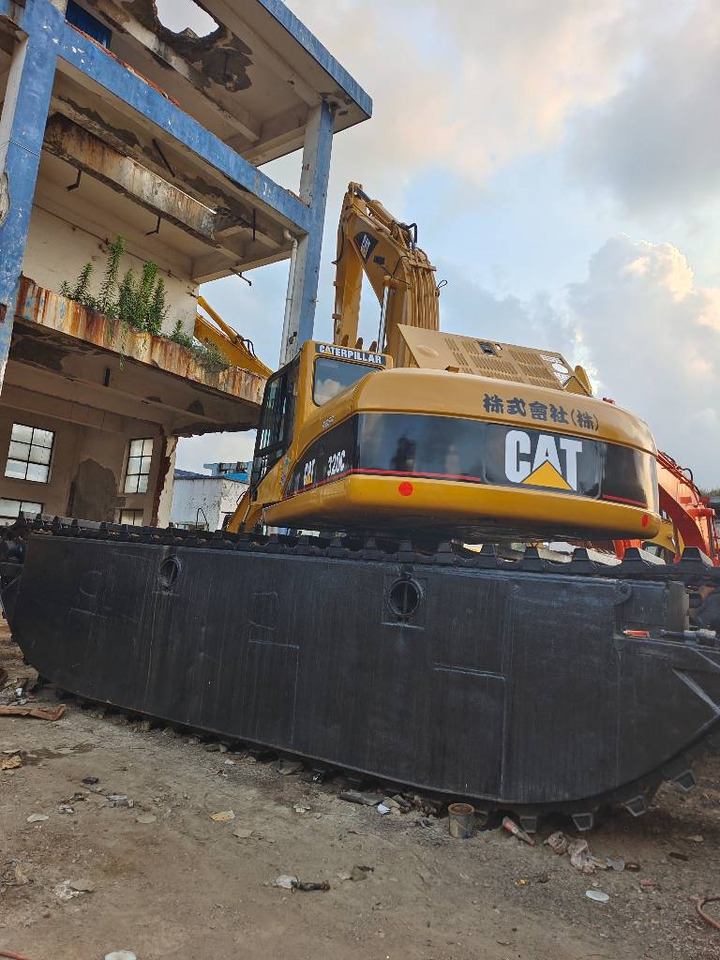 CAT 320 C - מחפר אמפיבי: תמונה 2 CAT 320 C - מחפר אמפיבי: תמונה 2