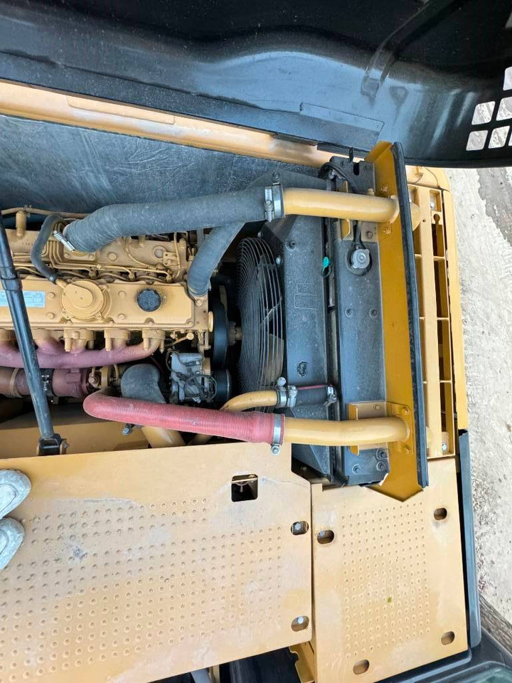 CAT 320 D-C7.1 enging - מחפר סורק: תמונה 4 CAT 320 D-C7.1 enging - מחפר סורק: תמונה 4