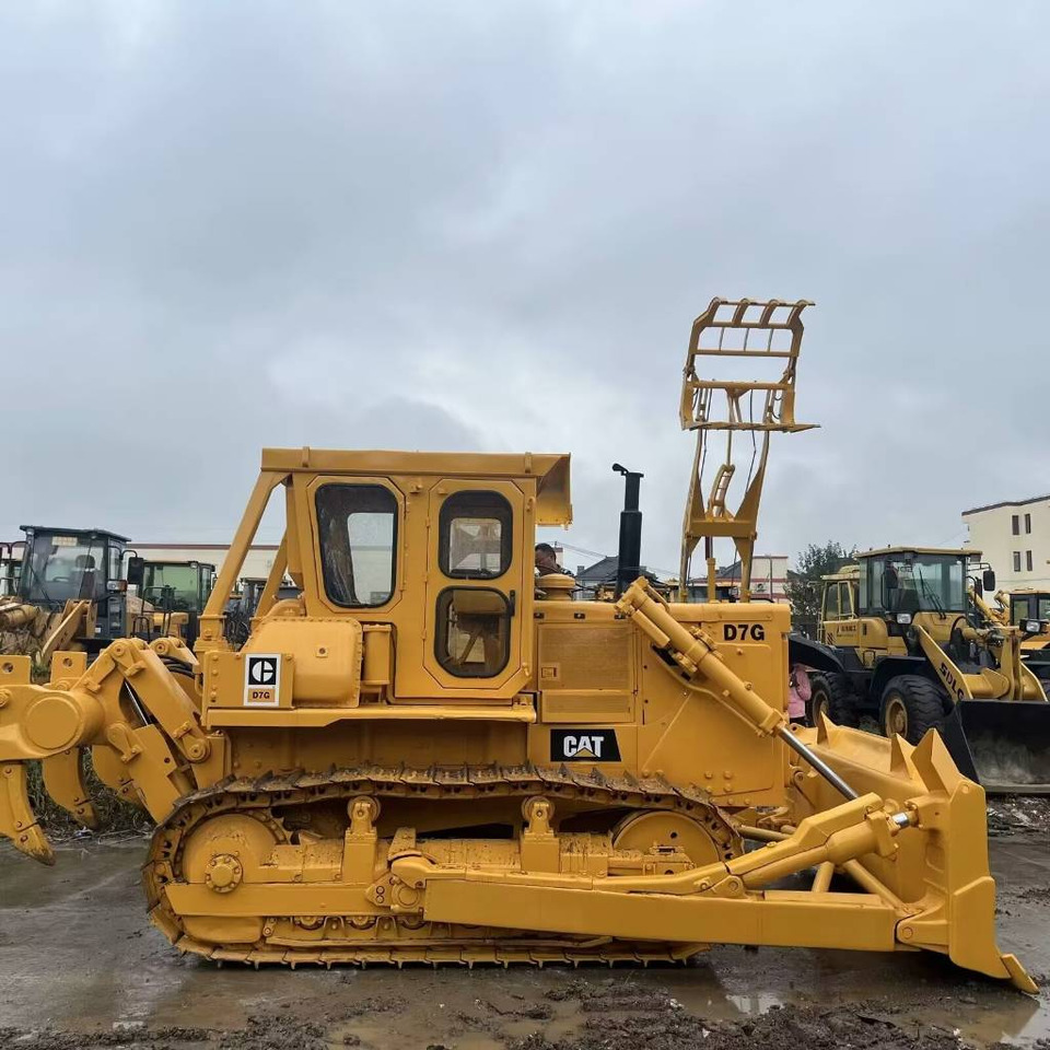 CAT D 7 G - מפלסת: תמונה 1 CAT D 7 G - מפלסת: תמונה 1