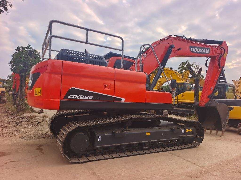 Doosan DX 225 - מחפר סורק: תמונה 1 Doosan DX 225 - מחפר סורק: תמונה 1