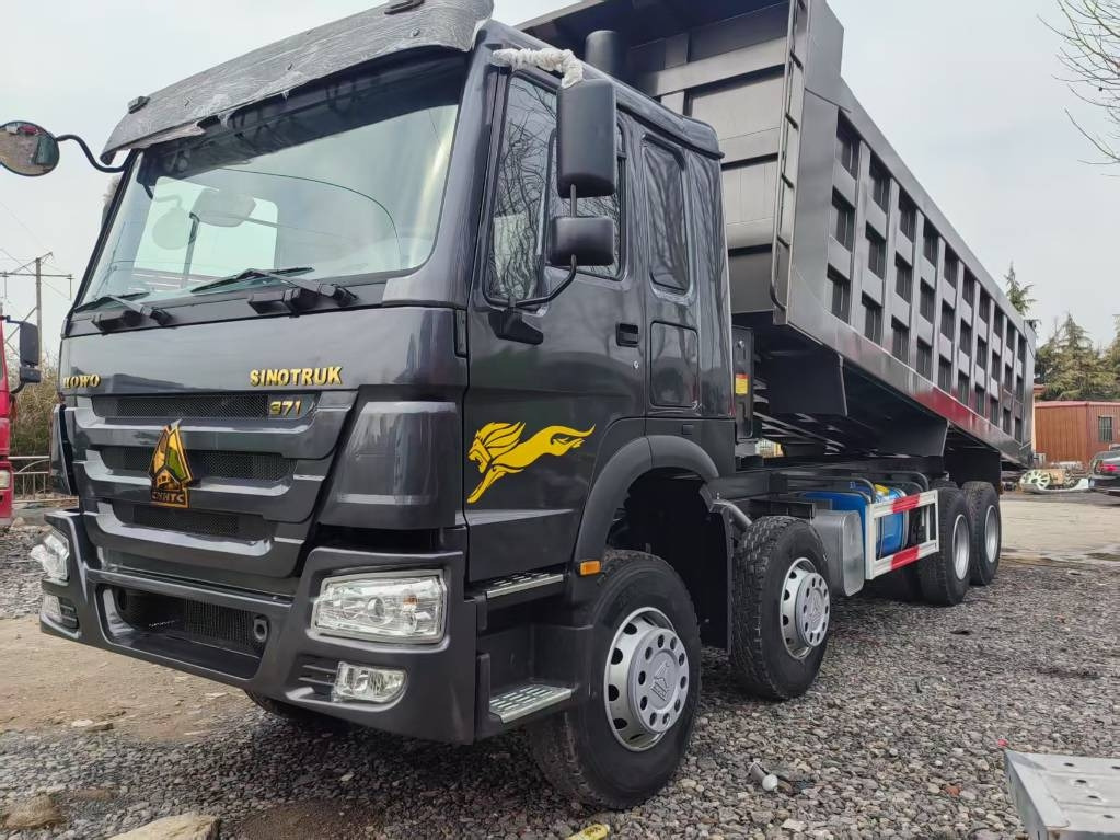Howo 371 8x4 - קרון נגרר עם מזהיר: תמונה 1 Howo 371 8x4 - קרון נגרר עם מזהיר: תמונה 1