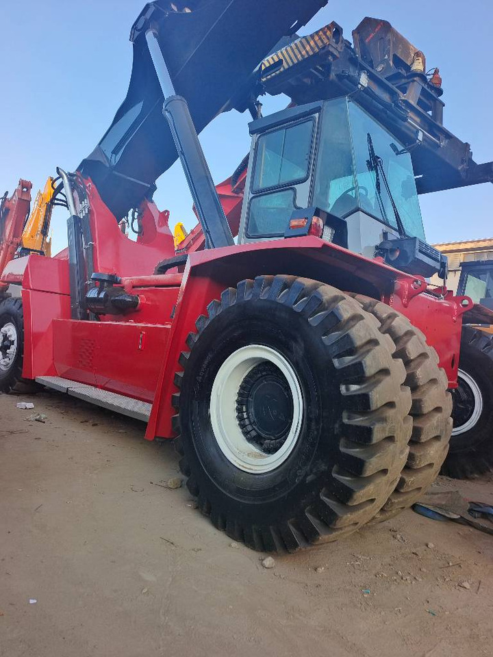 Kalmar DRF 450 - מערים הגעה: תמונה 4 Kalmar DRF 450 - מערים הגעה: תמונה 4