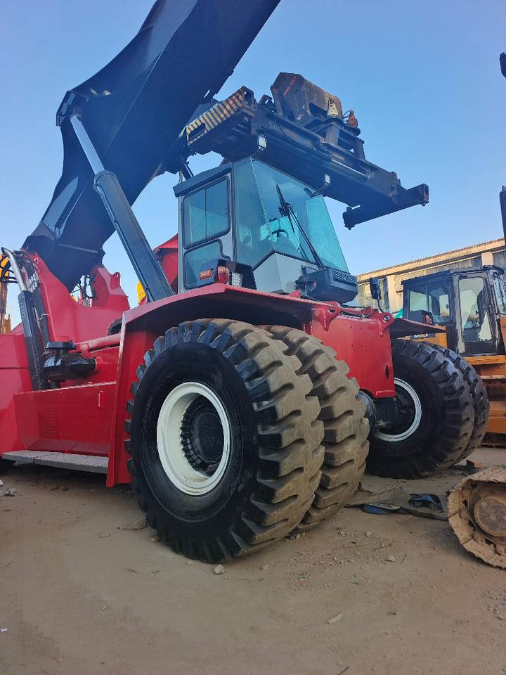 Kalmar DRF 450 - מערים הגעה: תמונה 1 Kalmar DRF 450 - מערים הגעה: תמונה 1