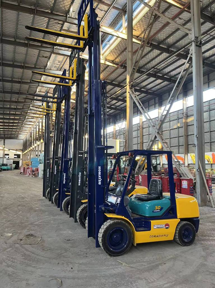 Komatsu FD 30 T-17 - מלגזת סולר: תמונה 3 Komatsu FD 30 T-17 - מלגזת סולר: תמונה 3