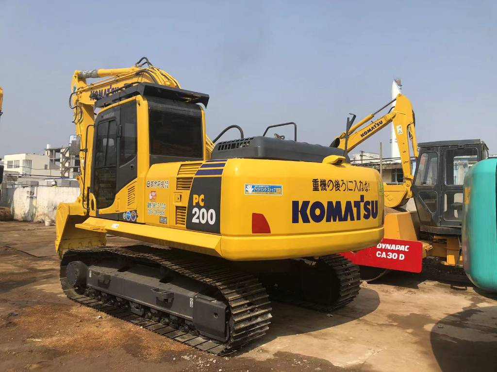 Komatsu PC 220-8 - מחפר סורק: תמונה 1 Komatsu PC 220-8 - מחפר סורק: תמונה 1