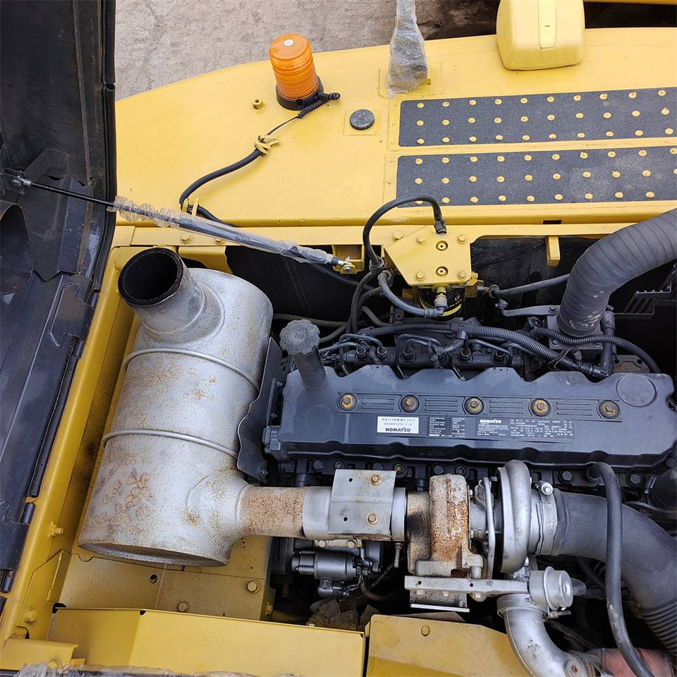 Komatsu PC 220-8 - מחפר סורק: תמונה 2 Komatsu PC 220-8 - מחפר סורק: תמונה 2
