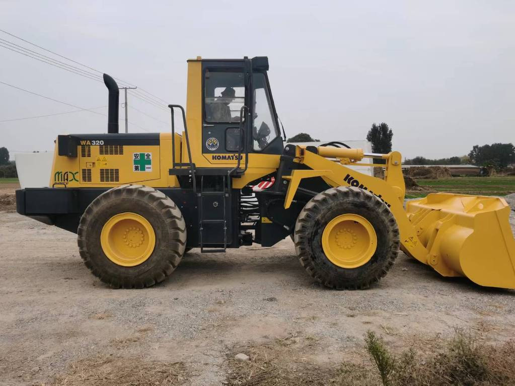 Komatsu WA 320-5 - מעמיס גלגלים: תמונה 2 Komatsu WA 320-5 - מעמיס גלגלים: תמונה 2
