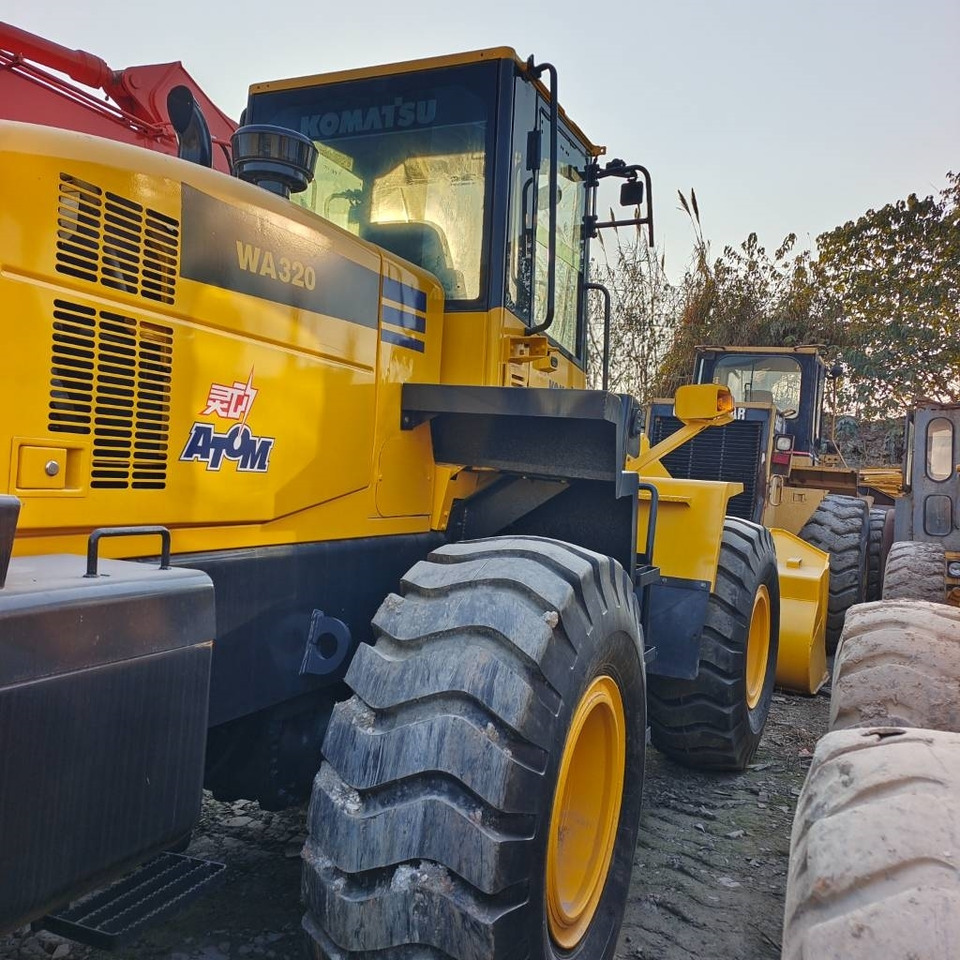 Komatsu WA 320-5 - מעמיס גלגלים: תמונה 2 Komatsu WA 320-5 - מעמיס גלגלים: תמונה 2