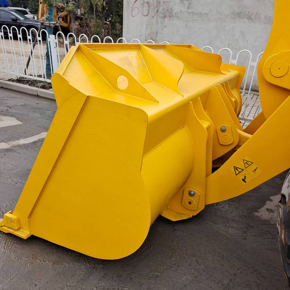 Komatsu WA 380-3 - מעמיס גלגלים: תמונה 2 Komatsu WA 380-3 - מעמיס גלגלים: תמונה 2