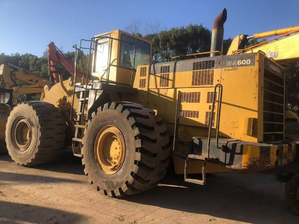 Komatsu WA 600-3 - מעמיס גלגלים: תמונה 1 Komatsu WA 600-3 - מעמיס גלגלים: תמונה 1
