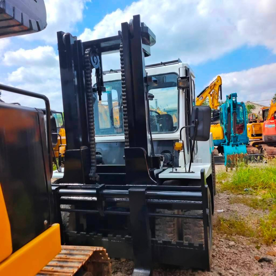 TCM FD100 - מלגזת סולר: תמונה 3 TCM FD100 - מלגזת סולר: תמונה 3