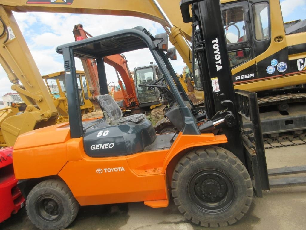 Toyota FD 50 - מלגזת סולר: תמונה 3 Toyota FD 50 - מלגזת סולר: תמונה 3