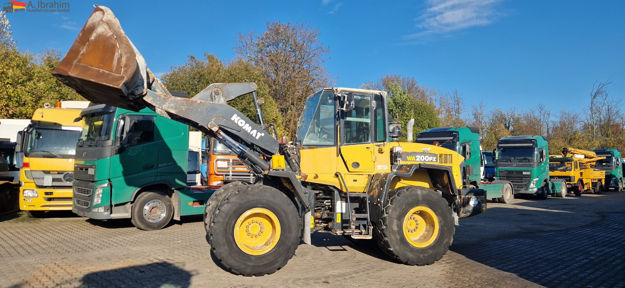 Komatsu WA 200 technisch ok. technische Wartung beim Komatsu Service - מעמיס גלגלים: תמונה 1 Komatsu WA 200 technisch ok. technische Wartung beim Komatsu Service - מעמיס גלגלים: תמונה 1