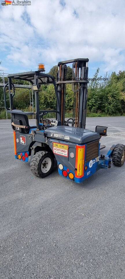 M4-25.3F Moffett Mitnahmestapler - מלגזה מותקנת על משאית: תמונה 5 M4-25.3F Moffett Mitnahmestapler - מלגזה מותקנת על משאית: תמונה 5
