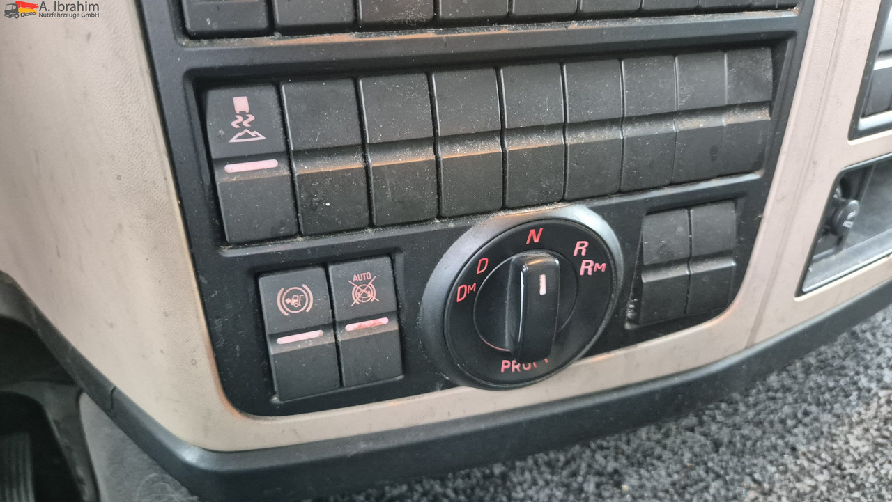 MAN 8.250 7,30 m Koffer, Navi, Topzustand - כלי רכב מסחרי עם תיבה: תמונה 5 MAN 8.250 7,30 m Koffer, Navi, Topzustand - כלי רכב מסחרי עם תיבה: תמונה 5