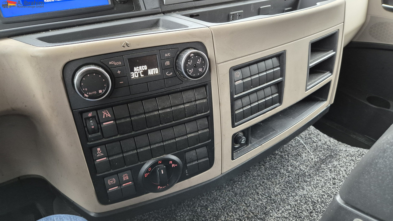 MAN 8.250 7,30 m Koffer, Navi, Topzustand - כלי רכב מסחרי עם תיבה: תמונה 3 MAN 8.250 7,30 m Koffer, Navi, Topzustand - כלי רכב מסחרי עם תיבה: תמונה 3