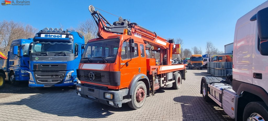 Mercedes-Benz 1722 Dachdeckerkran Cormach 30000 TECH, - משאית מנוף, משאית צד נופל/ שטוחה: תמונה 1 Mercedes-Benz 1722 Dachdeckerkran Cormach 30000 TECH, - משאית מנוף, משאית צד נופל/ שטוחה: תמונה 1