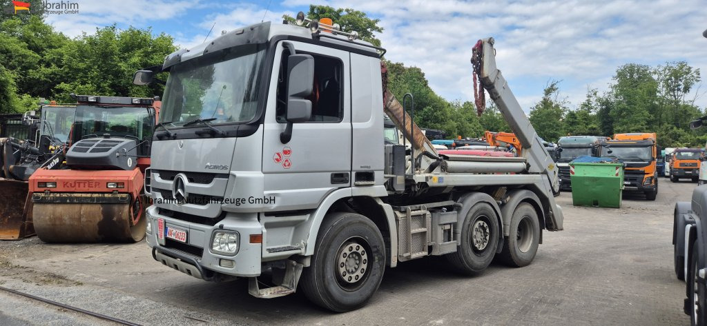 Mercedes-Benz 2544 L Meiller Absetzkipper 6x2, Vorlauf-Lenkachse - משאית דילוג העמסה: תמונה 1 Mercedes-Benz 2544 L Meiller Absetzkipper 6x2, Vorlauf-Lenkachse - משאית דילוג העמסה: תמונה 1