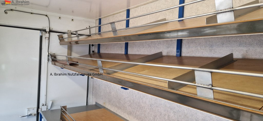 Mercedes-Benz 413 CDI Tiefkühlfächer, autom. Verkaufsklappe Rost ja, Basis ist ok - כלי רכב מסחרי לקירור: תמונה 4 Mercedes-Benz 413 CDI Tiefkühlfächer, autom. Verkaufsklappe Rost ja, Basis ist ok - כלי רכב מסחרי לקירור: תמונה 4